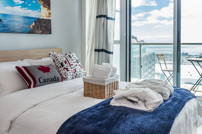 Others 4, Panoramic Lakeview in a Luxury Downtown Oasis, Toronto