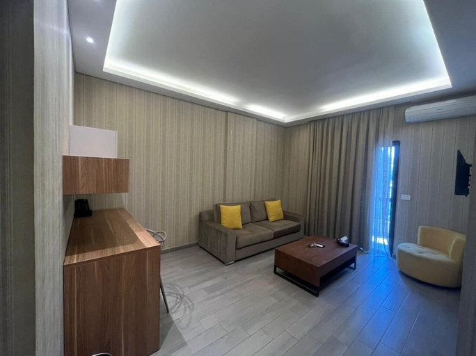 Others 5, Via Verde hotel, El Metn