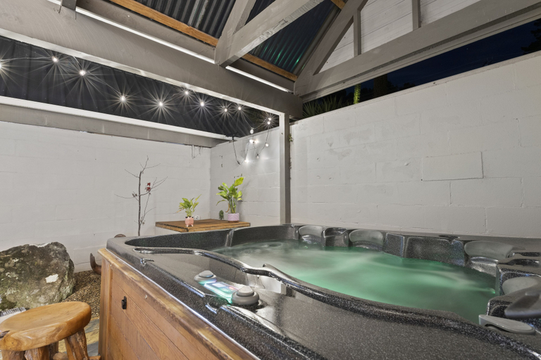 Sport & Beauty 2, Hilltop Country Retreat with Seaviews, Rodney