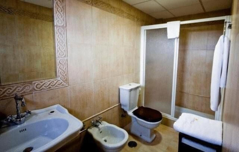 Bathroom 3, Apartamentos Bahía Santa Cruz, Granada
