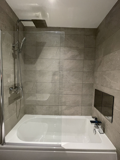 Bathroom 4, Modern & Comfortable 2BR Apartment, Sheffield