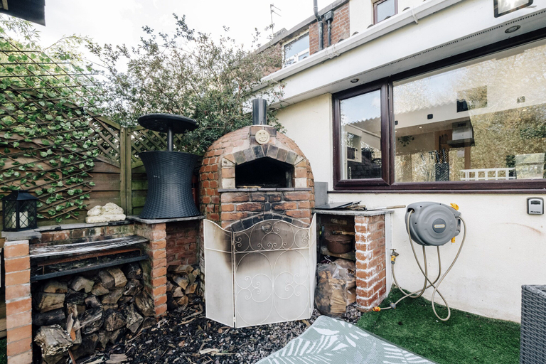 Exterior & Views 2, Luxury Town House, Bolton