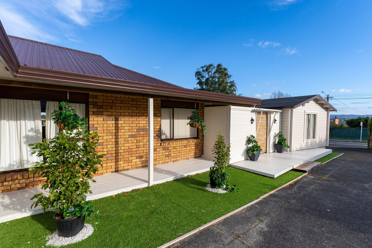 Exterior & Views 2, Character 4BR Home - Seaview - Skyline - Hot tub, Waitakere