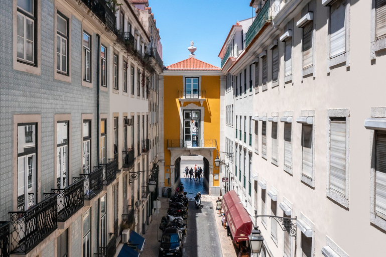 Others 5, Residentas Arco do Bandeira, Lisbon