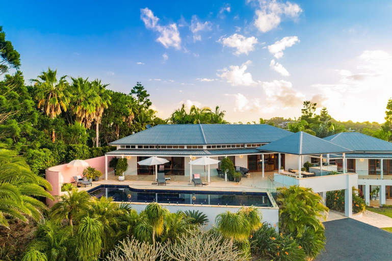 Your Luxury Escape - White Wood, Byron