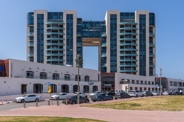 Exterior & Views 2, DeluxeApartment with Views of the Marina
