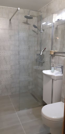 Bathroom 3, Green Retreat Kuca uz Rijeku za Savrseni Odmor, Lekenik