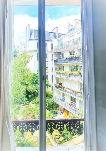Others 5, Hotel de France, Paris