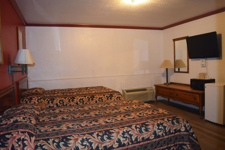 Bedroom 4, Western Motel, Taylor