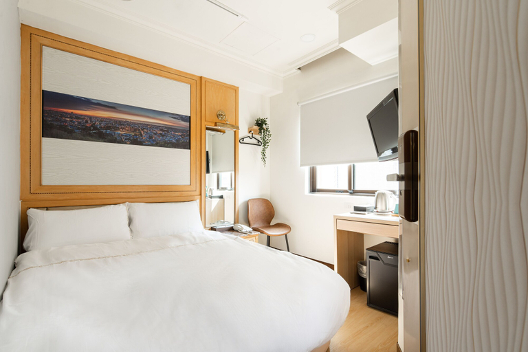 Bedroom 2, HiRiver Hotel, Taichung
