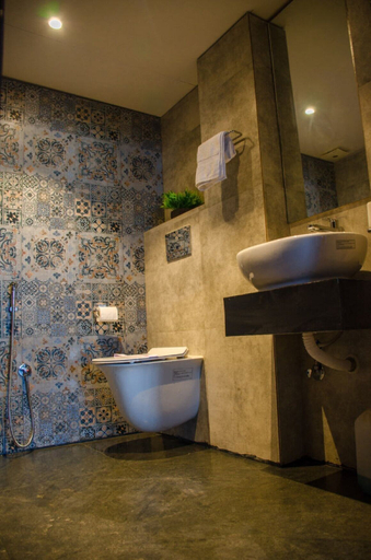 Bathroom 5, Olive By Tej Hotels and Resorts, Darjiling