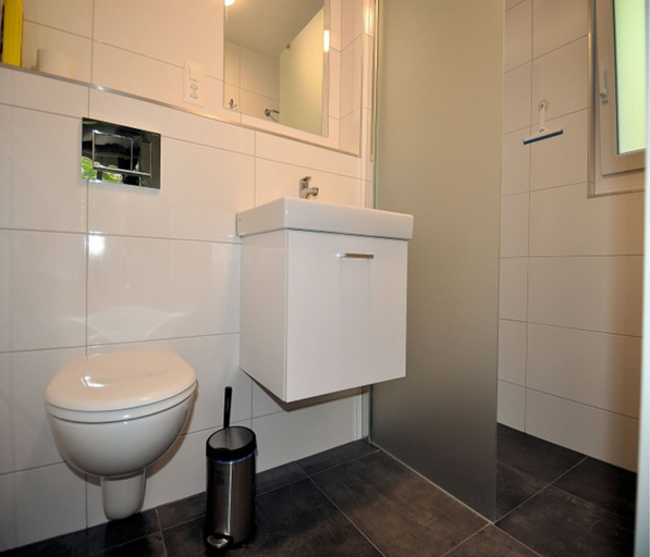 Bathroom 3, Kirschstein UG, Goms