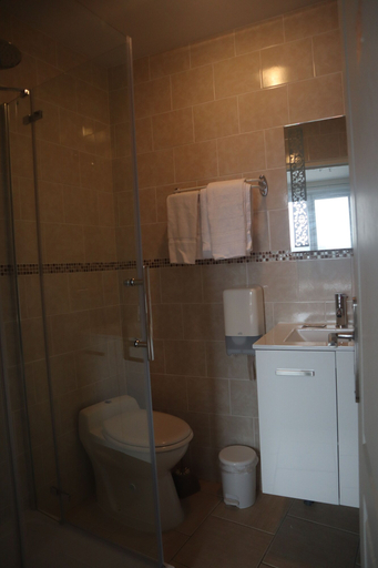 Bathroom 3, Hotel Le Bellerive, Haute-Vienne