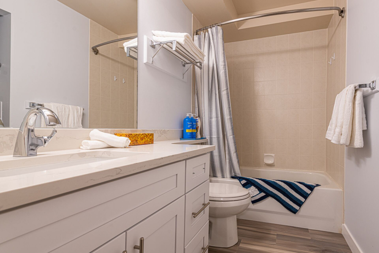 Bathroom 4, 4 Bedrooms Suite - Group of Families, Division No. 15