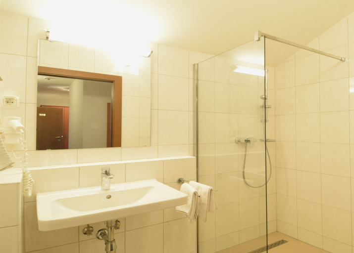 Bathroom 4, Der Trattner - Hotel Trattnerhof & Hotel Schöcklblick, Graz Umgebung