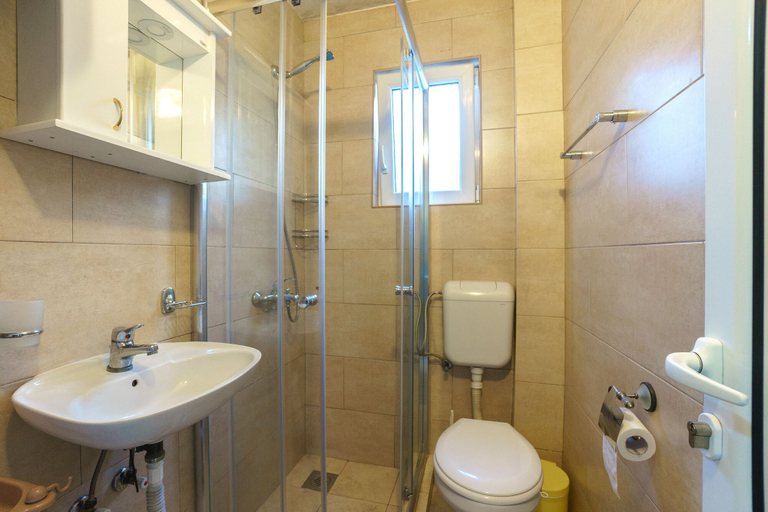 Bathroom 3, Apartments LORA