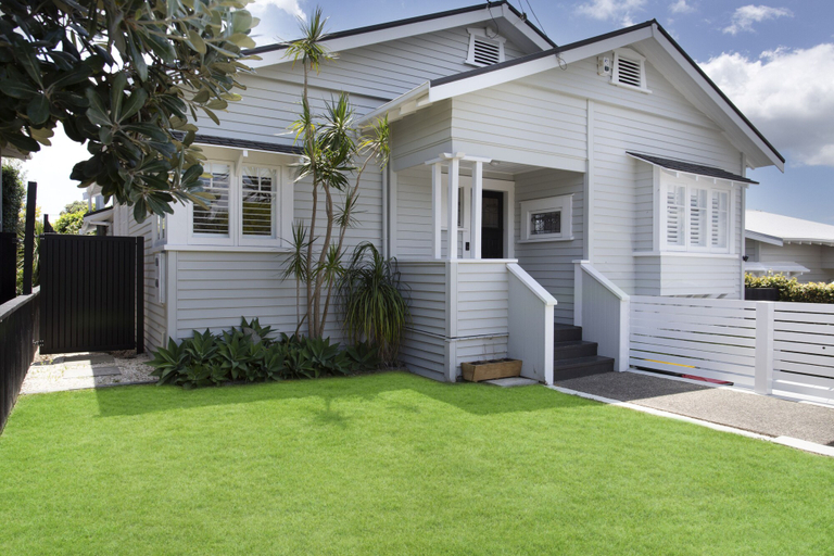 Exterior & Views 2, Executive State-Of-The-Art Home - Spa, Waitakere