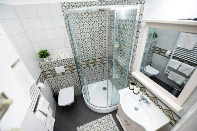 Bathroom 3, Central Luxury Apartment, Budapesti