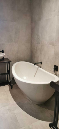 Bathroom 3, River Rock Guesthouse, Fezile Dabi