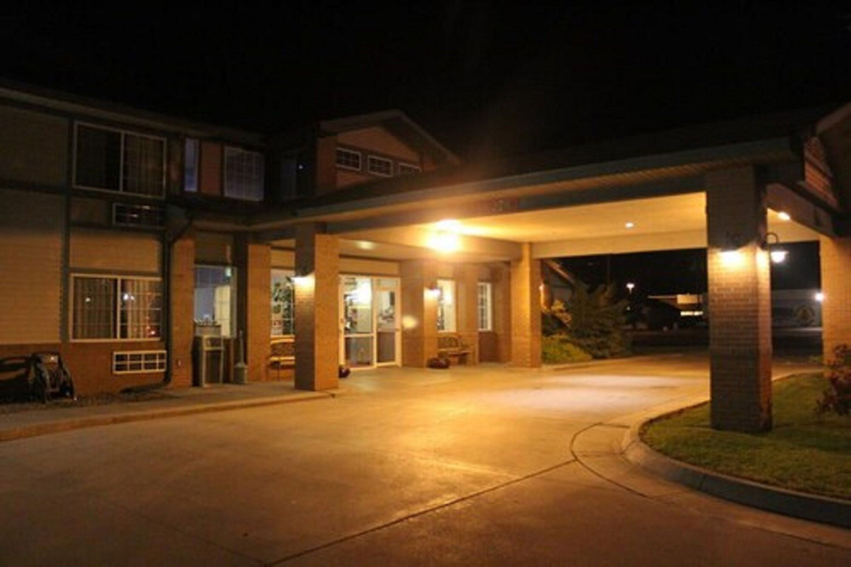 Exterior & Views 2, Garden City Inn, Finney