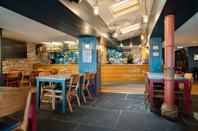Food & Drinks 4, Lifeboat Inn, Cornwall