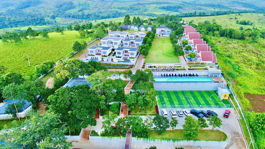 Exterior & Views