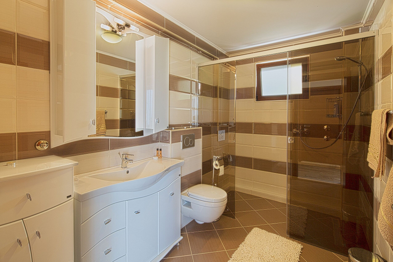 Bathroom 4, Villa Svinjista