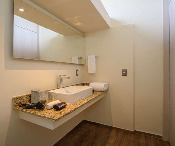 Bathroom 5, K'uyen Boutique Hotel, Cozumel