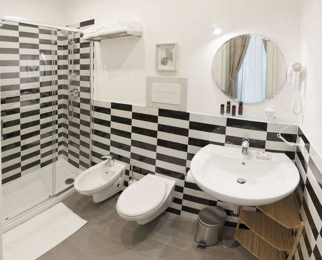 Bathroom 5, The Andy House B&B, Napoli