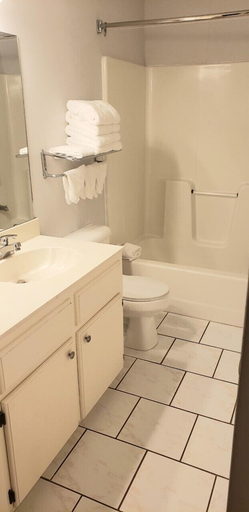 Bathroom 3, Southern Belle Inn, Howard