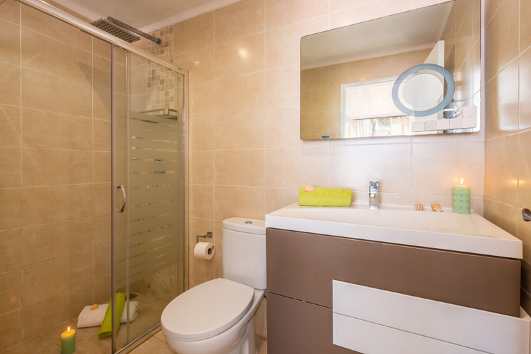 Bathroom 4, Villa Marrakech, Lagoa