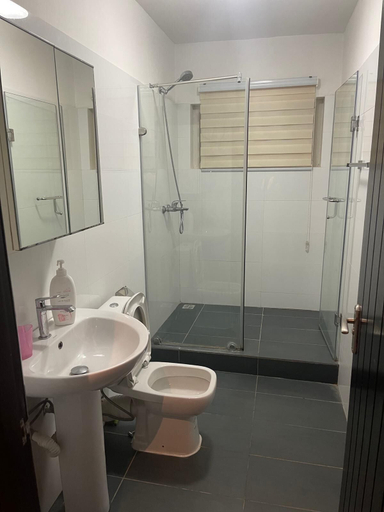Bathroom 4, Remarkable 2-bed Apartment in Accra, Accra