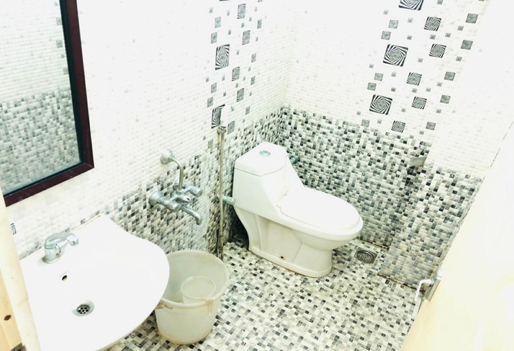 Bathroom 5, Royal Residency, Kancheepuram