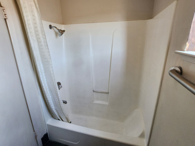 Bathroom 3, Vince's Motel Inc., Sacramento