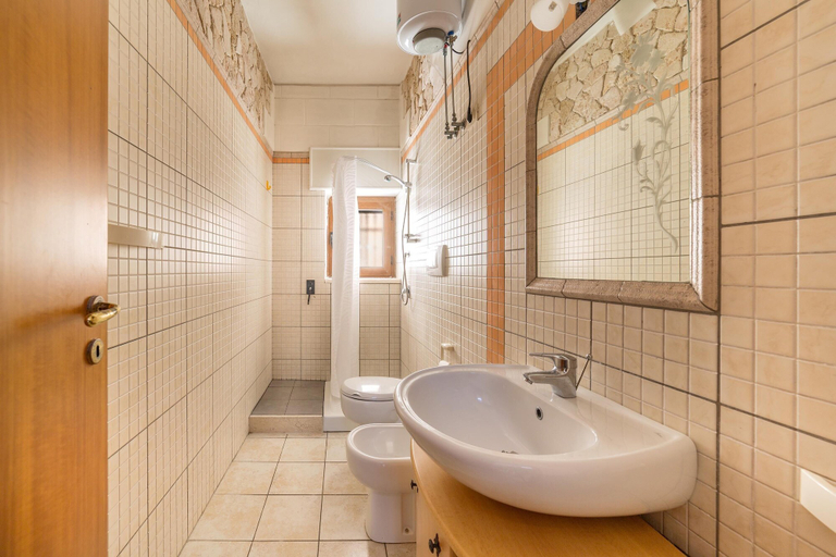 Bathroom, Villetta Specchiarica, Taranto