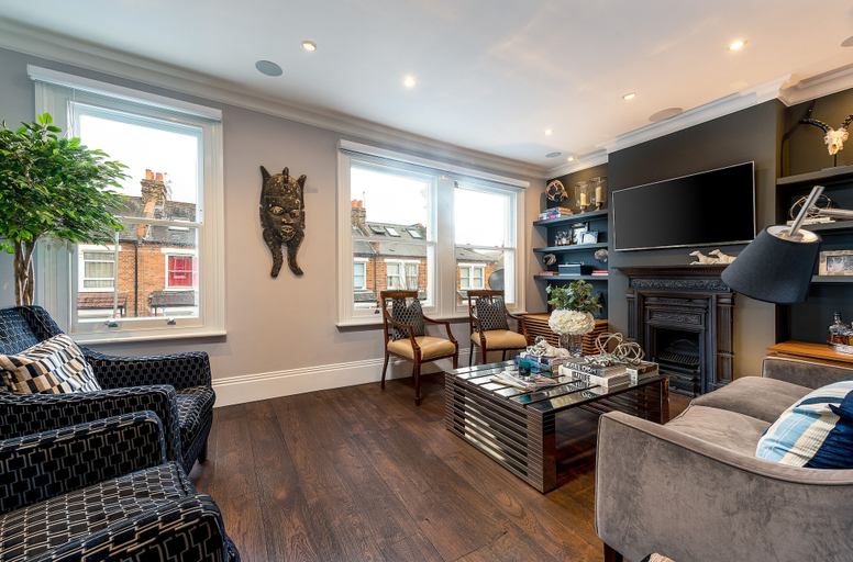 Others 5, Luxurious Wandsworth Home Close to Putney Heath by Underthedoormat, London