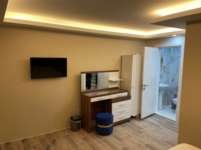 Others 4, Hotel Barbarosa, Fatih