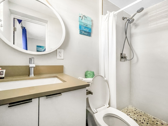 Bathroom 3, Neptune Oceanfront Rentals, Broward