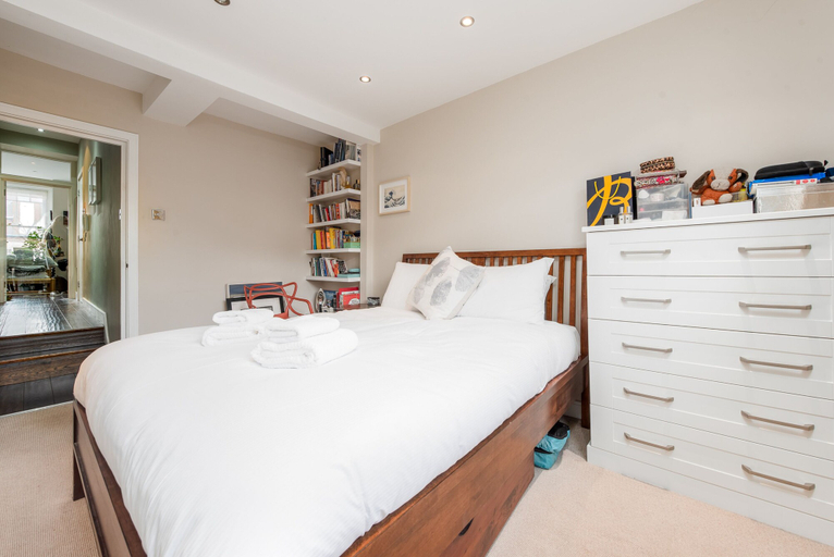 Bedroom 2, Supreme Hampstead Home Next to Hampstead Heath by Underthedoormat, London