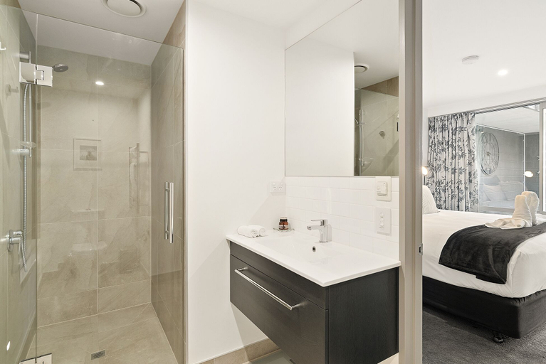 Bathroom 3, CENTRAL LOCATION - CONTEMPORARY 2 BEDROOM APTM, Queenstown-Lakes