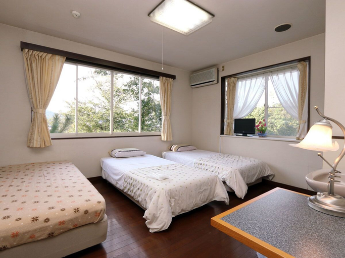 Bedroom 2, Pension Alhambra, Manazuru