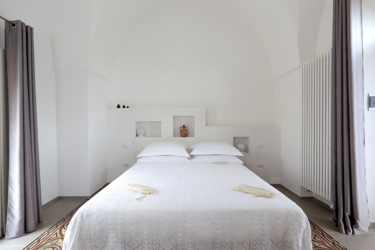 Bedroom 2, Pietra pesara, Bari