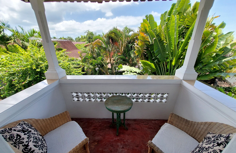 Exterior & Views 26