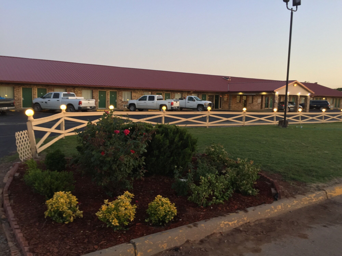 Exterior & Views 2, Green Bird Inn, Wilbarger