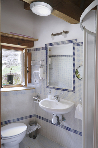 Bathroom 3, Hotel Rural La Puebla, Burgos