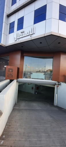 Exterior & Views, Golden Joan