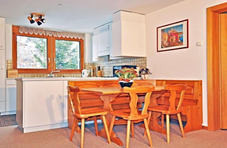 In-room dining, Dorothy Sunshine, Goms
