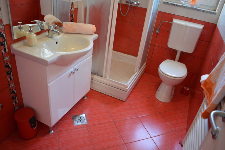 Bathroom 4, Holiday House 4M, Podbablje