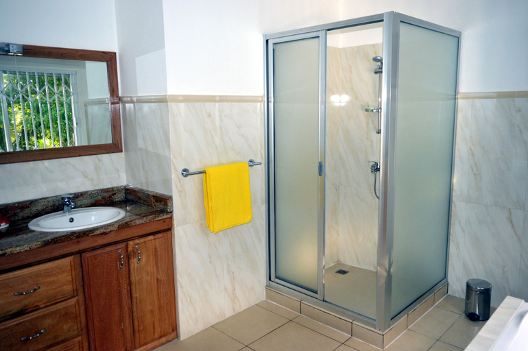 Bathroom 4, Sundown Beach Villa