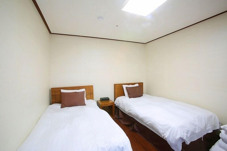 Bedroom 2, Jeju Bulranji Hotel, Seogwipo